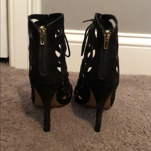 Heels - Picture 3 of 3